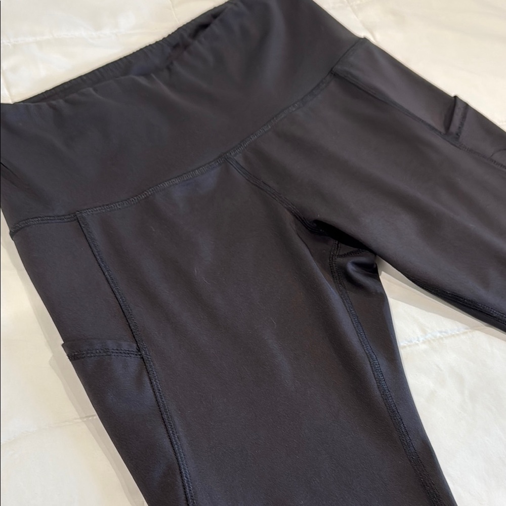 VOGO Athletica Black Leggings. Size L